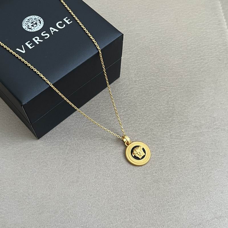 Versace necklace 11yxx01